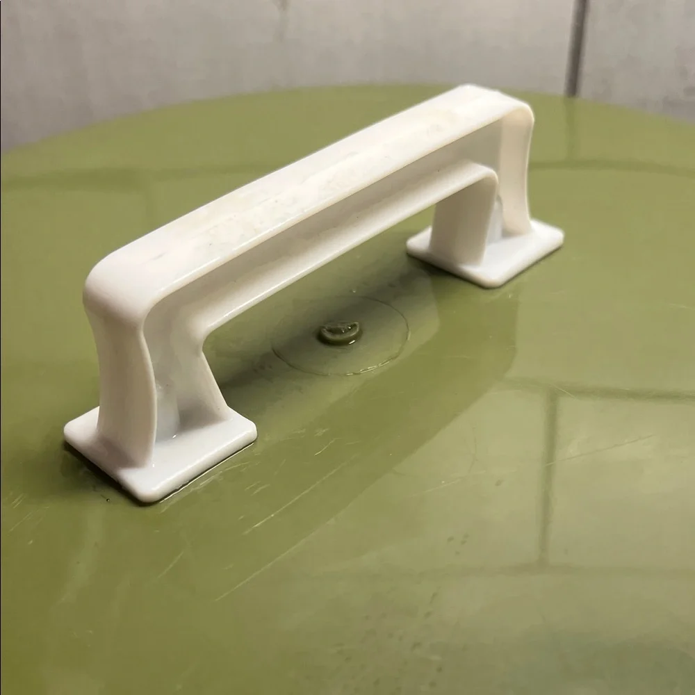 Vintage Green Cake Carrier with White Handle. 11x5.5. Exc condition